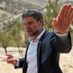 سموتريتش يهدد باقتطاع أموال من السلطة الفلسطينية بذريعة «حرائق النفايات» في الضفة