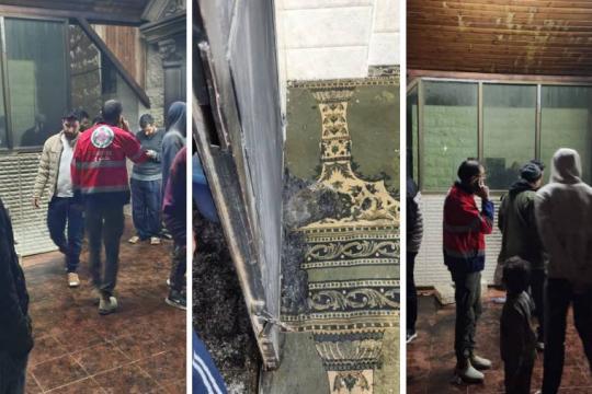 مستوطنون يحرقون مسجداً في دوما جنوب نابلس ويخطّون عبارات عنصرية