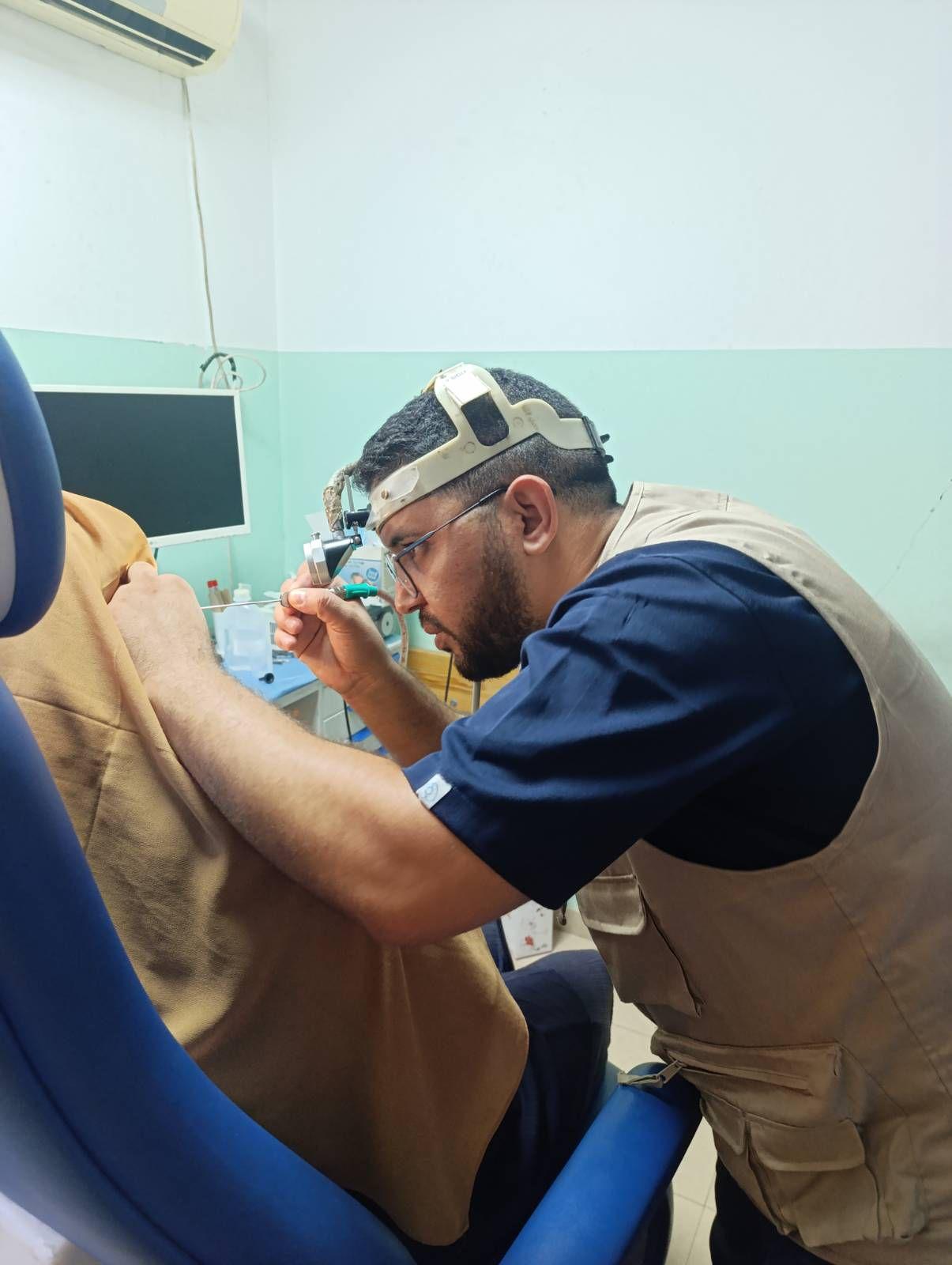 جراح مغربي: غزة تعاني نقصاً مروعاً بالمعدات الطبية.. ومساعدتها "فرض عين" على كل طبيب