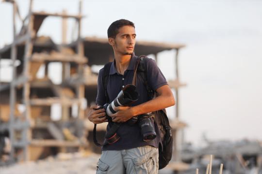 المصور الفلسطيني عمر اشتيوي يفوز بجائزة إيان باري العالمية للتصوير الصحفي لعام 2025