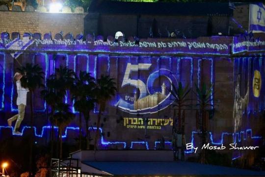 الأوقاف الفلسطينية تدين رفع الأعلام الإسرائيلية داخل الحرم الإبراهيمي وتنظيم حفلات في ساحاته