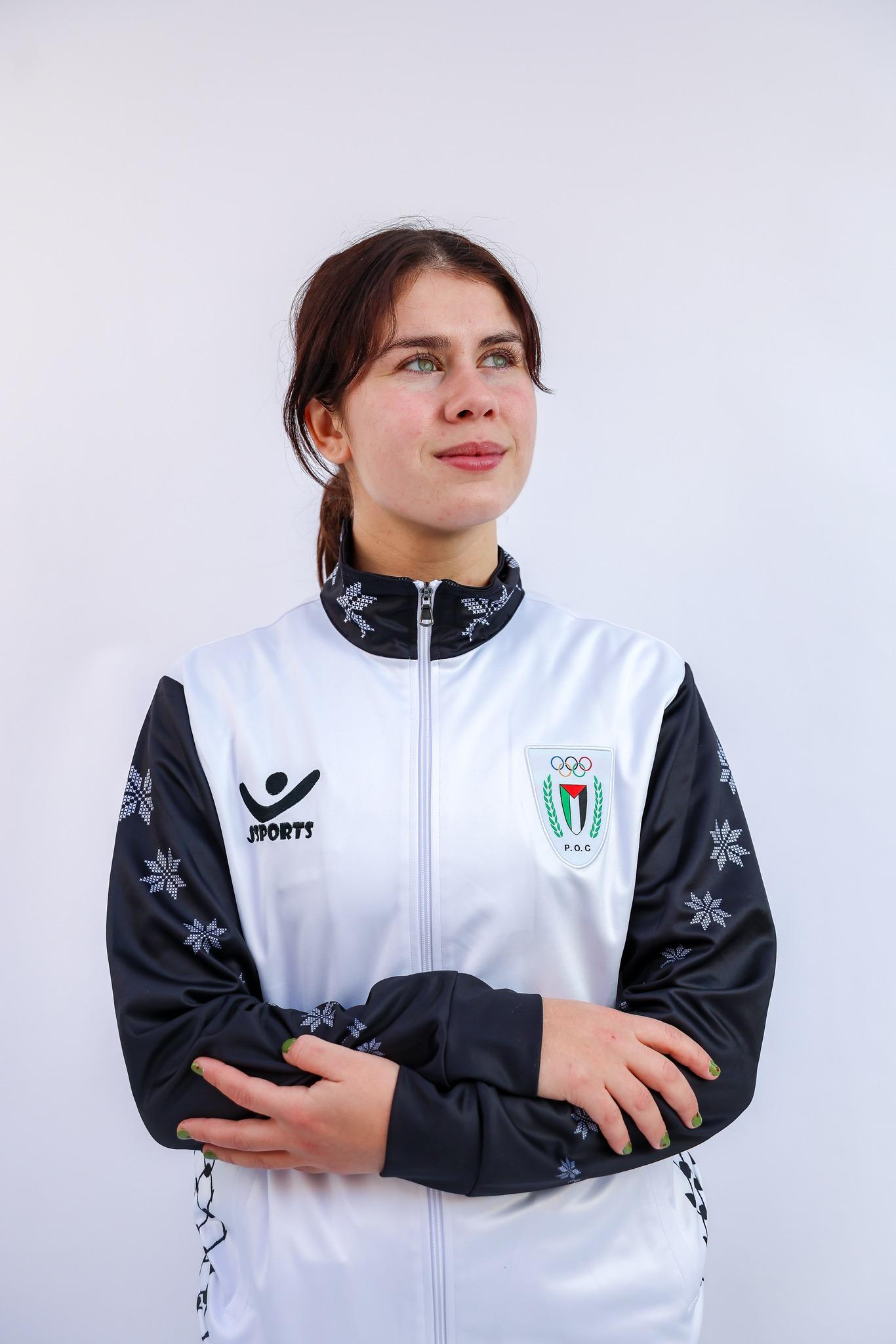 تصميم مستوحى من التراث الوطني والكوفية والعلم الفلسطيني بلمسات رياضية عصرية