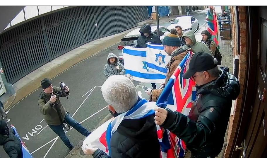 زملط يحذر من تصاعد الاعتداءات ويدعو السلطات البريطانية إلى التحرك العاجل