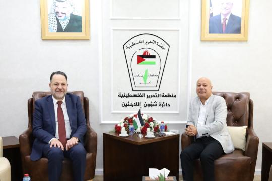 أبو هولي والميمي يبحثان سبل معالجة أزمة المياه في مخيمات اللاجئين بالضفة