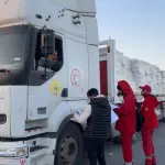 الهلال الأحمر المصري يطلق القافلة 147 إلى غزة محملة بمساعدات عاجلة