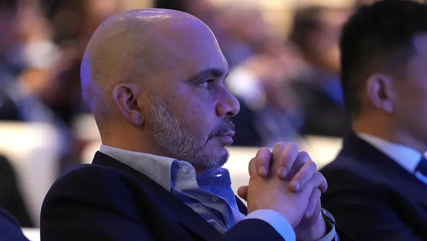 بعد إحالة تصريحاته بشأن مؤتمر طوكيو إلى الجهات المختصة