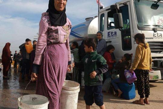 تقرير: النساء يتحملن العبء الأكبر لأزمة المياه في فلسطين وسط سيطرة الاحتلال على الموارد