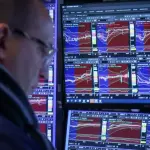 أسواق الأسهم والسندات الأميركية تتعرض لهزة مع صعود أسعار النفط ومخاوف الحرب في إيران