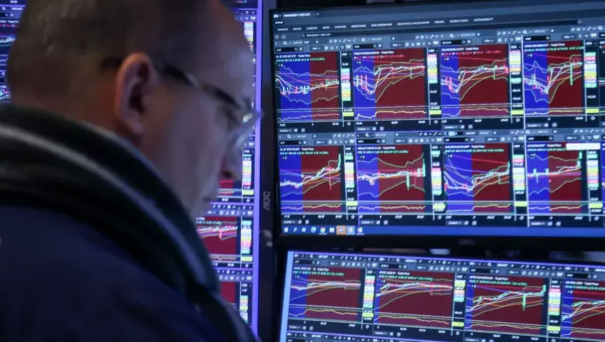 مؤشرات "إس آند بي 500" تهبط وسط تكهنات بشأن الفائدة الأميركية وتصاعد التوترات في مضيق هرمز