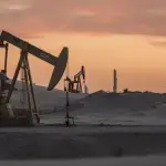 أسعار النفط تقفز وسط تصاعد التوتر الأميركي-الإيراني وتوقعات اجتماع "أوبك+"