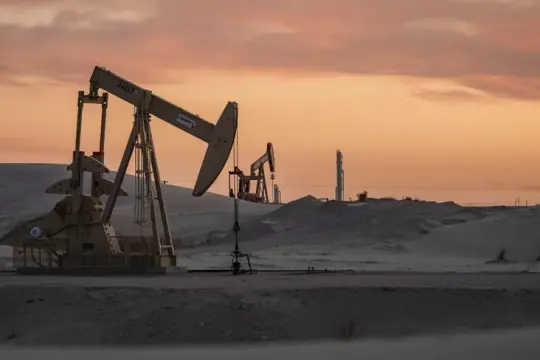 أسعار النفط تقفز وسط تصاعد التوتر الأميركي-الإيراني وتوقعات اجتماع "أوبك+"