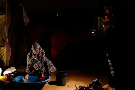 قطاع غزة يواصل العيش في الظلام بعد حرب مدمرة ووقف إطلاق النار الهش