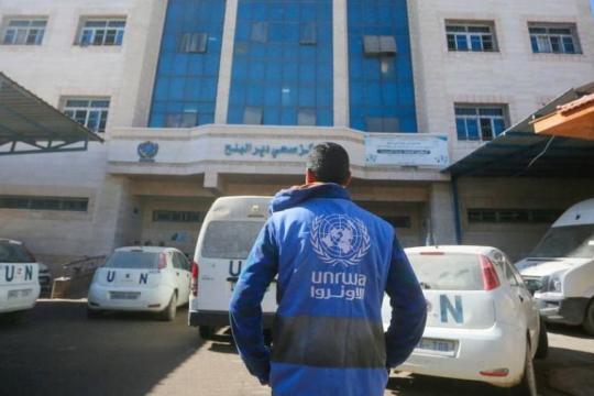 شؤون اللاجئين تحذر من تداعيات "كارثية" لقرار الأونروا إنهاء عقود موظفين صحيين في غزة