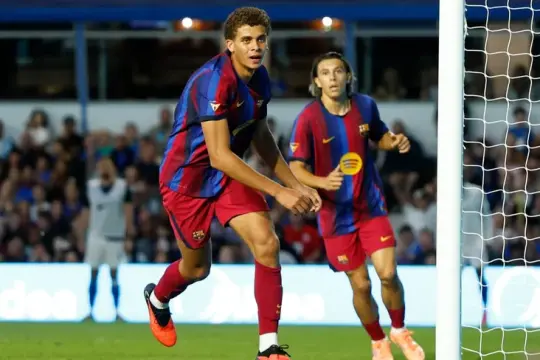حمزة عبد الكريم يواصل تدريباته مع الفريق الأول لبرشلونة