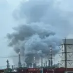 إيران تستهدف مصافي النفط في حيفا وعدة مناطق بصواريخ باليستية