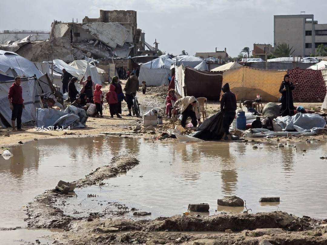 المنخفض الجوي يغرق آلاف الخيام ويعمّق حالة الطوارئ الإنسانية في القطاع