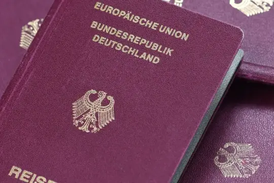 برلين تتجه لسحب الجنسية من شاب فلسطيني بعد منشور يُمجد حماس على إنستغرام