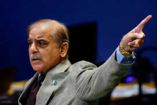 شهباز شريف يحذر من انتهاكات هدنة واشنطن وطهران ويدعو لضبط النفس