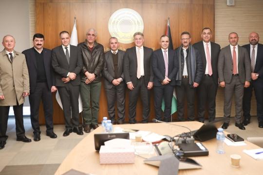 سلطة النقد واتحاد الغرف التجارية يبحثان التحديات الاقتصادية وآليات دعم القطاع التجاري