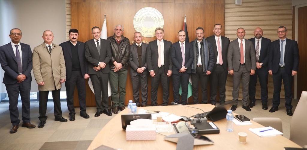 لقاء في رام الله يسلط الضوء على أزمة تكدس الشيقل والإيداعات النقدية وتأثيرها على التجار