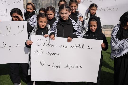 أطفال مخيم عايدة يرفضون قرار هدم ملعبهم ويوجهون رسالة للعالم: اللعب حق وليس جريمة