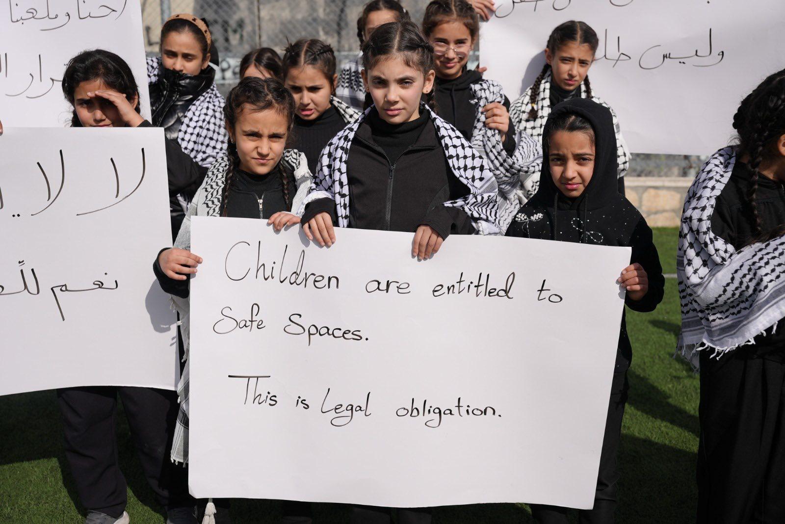 أطفال مخيم عايدة يرفضون قرار هدم ملعبهم ويوجهون رسالة للعالم: اللعب حق وليس جريمة