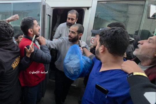 الصليب الأحمر يسهّل نقل 7 أسرى محررين من غزة إلى مستشفى شهداء الأقصى