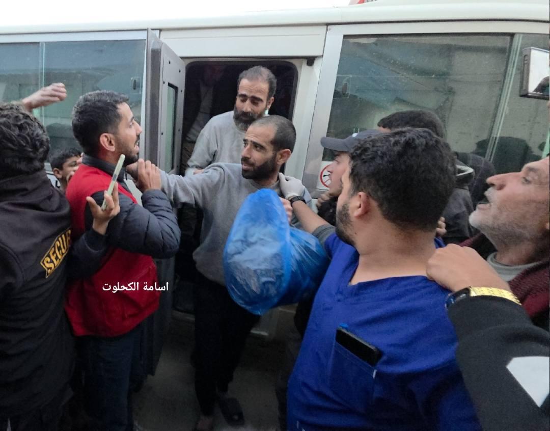 الصليب الأحمر يسهّل نقل 7 أسرى محررين من غزة إلى مستشفى شهداء الأقصى