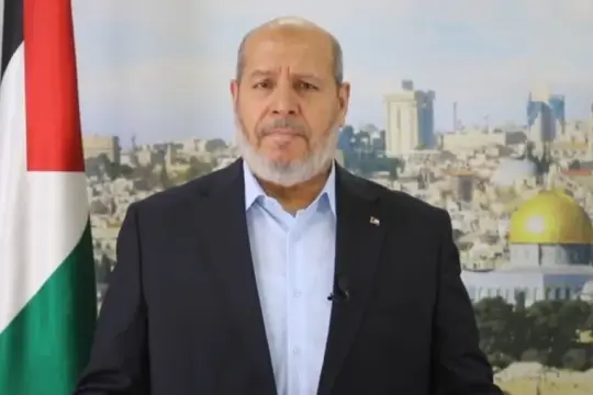 حماس: الاستعداد لوضع السلاح بيد “الدولة المستقبلية” في غزة… ومشعل يؤكد رفض الوصاية والانتداب