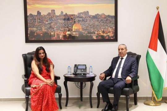 الشيخ يبحث مع السفيرة الهندية تطورات الأوضاع الفلسطينية وسبل تعزيز العلاقات الثنائية