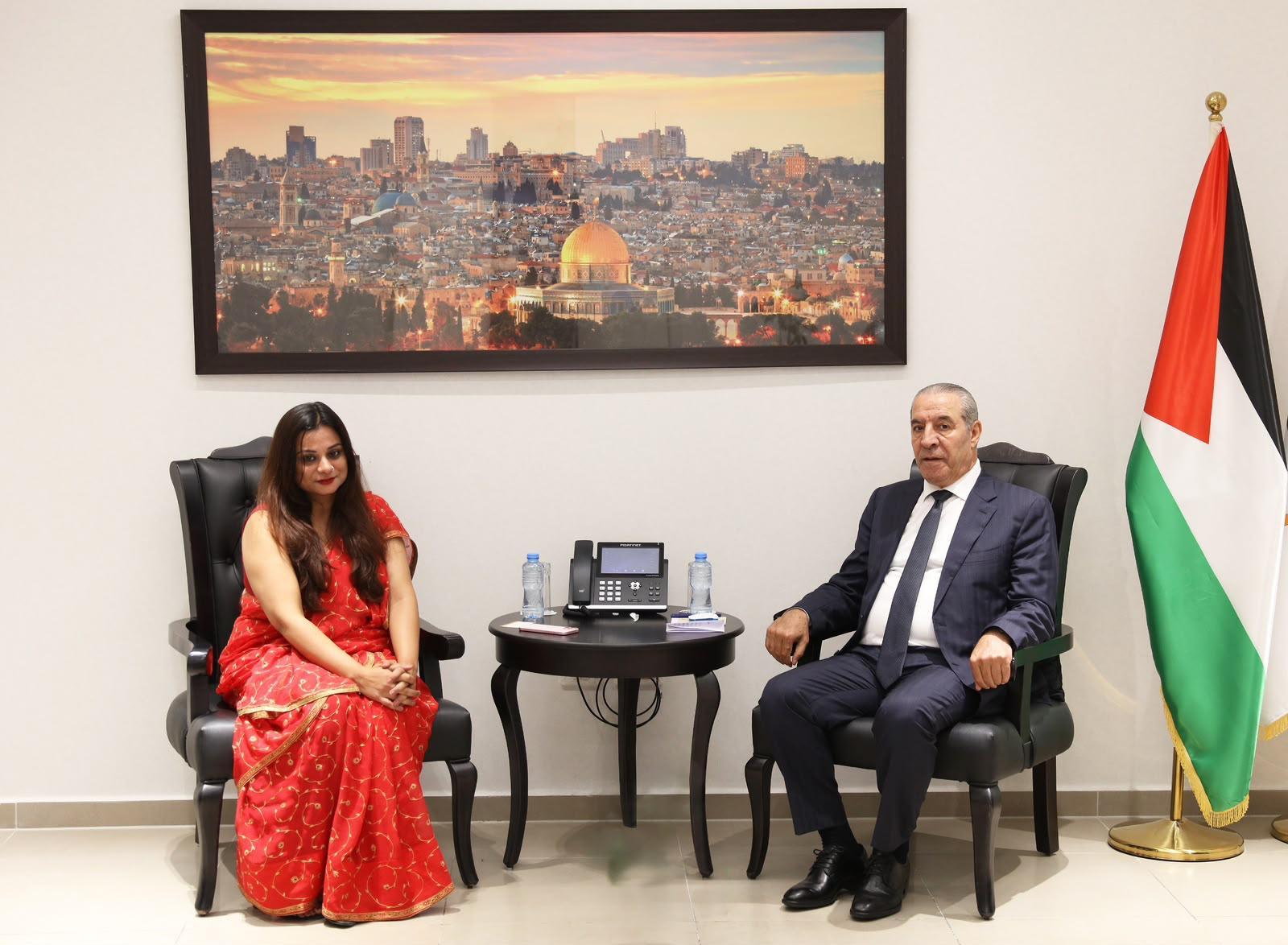 نائب الرئيس يؤكد أهمية تكثيف الجهود الدولية لوقف العدوان، والهند تجدد دعمها لإقامة الدولة الفلسطينية المستقلة.