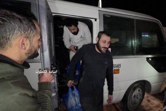 الصليب الأحمر يسهّل نقل 9 معتقلين محررين إلى مستشفى شهداء الأقصى