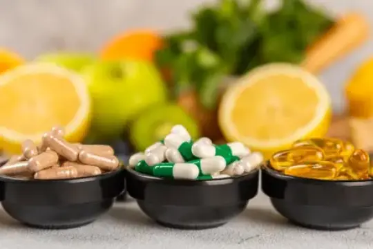 مكملات غذائية شائعة قد ترفع ضغط الدم… احذر تناولها دون استشارة طبية