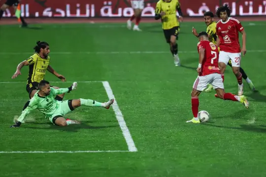 الأهلي يضرب وادي دجلة بثلاثية ويواصل مطاردة القمة في الدوري المصري