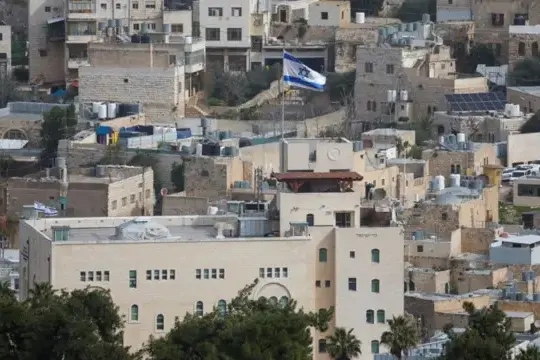 الجدار والاستيطان تحذر من سحب صلاحيات التخطيط وتعزيز السيطرة الاستيطانية على مدينة الخليل