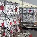 البحرين ترسل 100 طن من المساعدات العاجلة إلى غزة بالتعاون مع الهلال الأحمر الإماراتي