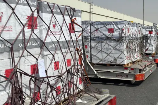البحرين ترسل 100 طن من المساعدات العاجلة إلى غزة بالتعاون مع الهلال الأحمر الإماراتي