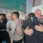 أسماء وصور: الإفراج عن 8 أسرى من غزة ووصولهم إلى مستشفى شهداء الأقصى