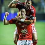 اشتعال صراع الصدارة في الدوري المصري بعد فوز الأهلي وبيراميدز