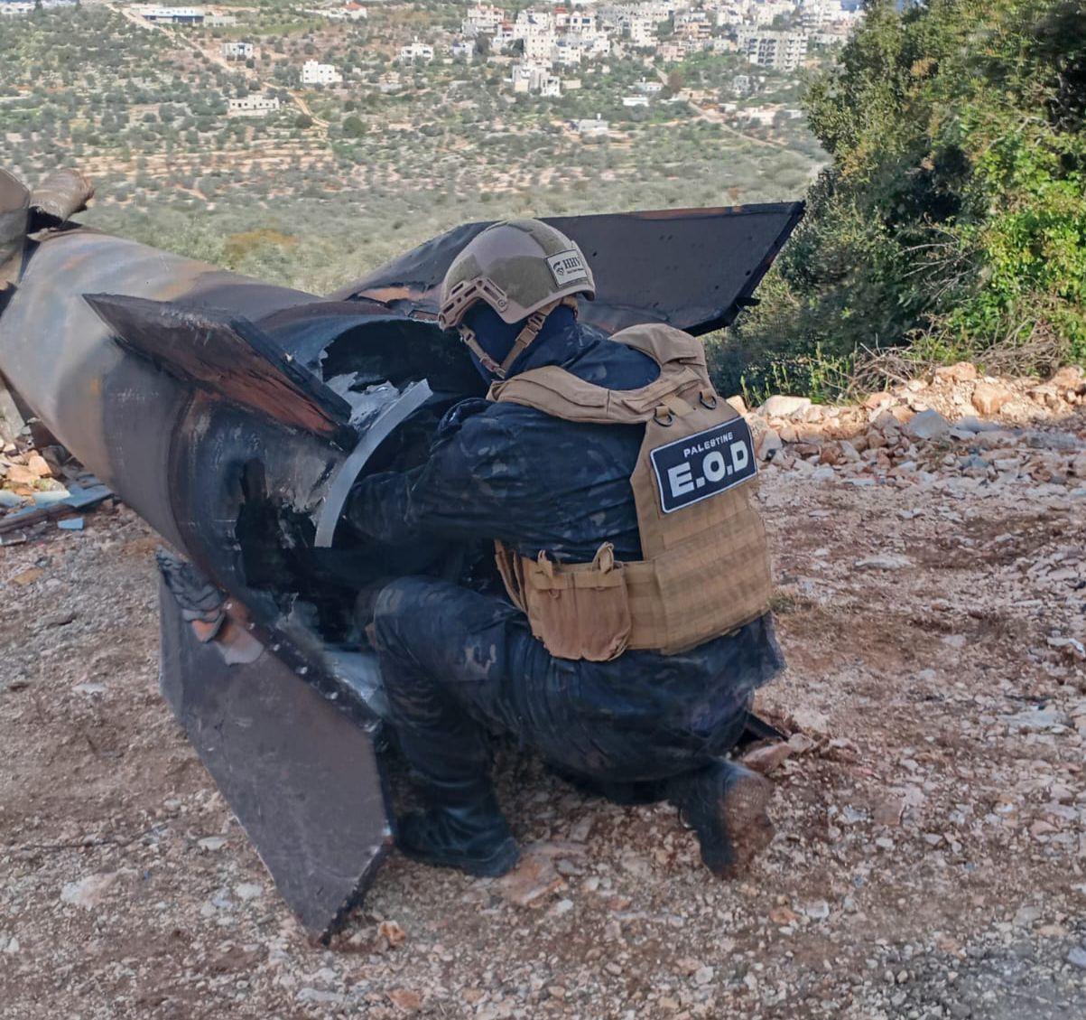 إرزيقات يدعو المواطنين لعدم الاقتراب من الأجسام المتساقطة والإبلاغ عنها فورًا عبر الطوارئ