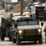 قوات الاحتلال تقتحم محالًا تجارية في شارع قلنديا شمال القدس