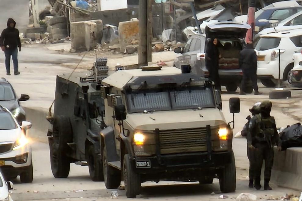 إطلاق قنابل صوت وإغلاق جزئي للطريق يتسبب بازدحام بين رام الله والقدس