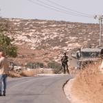 الاحتلال يواصل اقتحام قرية المغير شمال شرق رام الله ويغلق مدخلها الوحيد