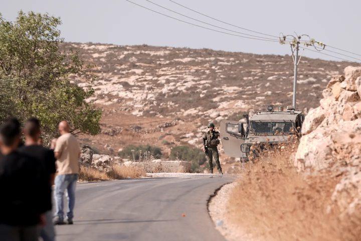 الاحتلال يواصل اقتحام قرية المغير شمال شرق رام الله ويغلق مدخلها الوحيد