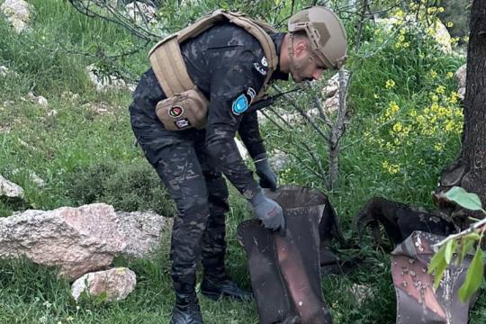 شظايا صاروخية تسقط في الخليل والقدس وتُسفر عن إصابة مواطن