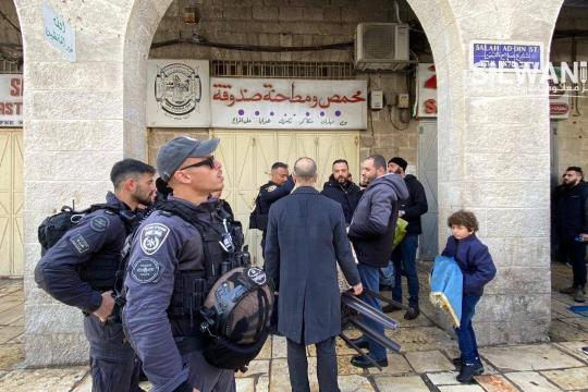 الاحتلال يمنع إقامة صلاة الجمعة في شارع صلاح الدين بالقدس