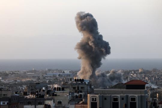 استشهاد مواطنة متأثرة بإصابتها جراء قصف إسرائيلي على خان يونس