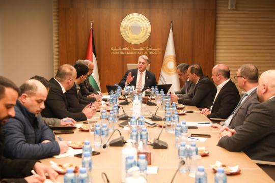 سلطة النقد تناقش مع المهندسين والمقاولين آليات تطبيق قانون خفض استخدام النقد