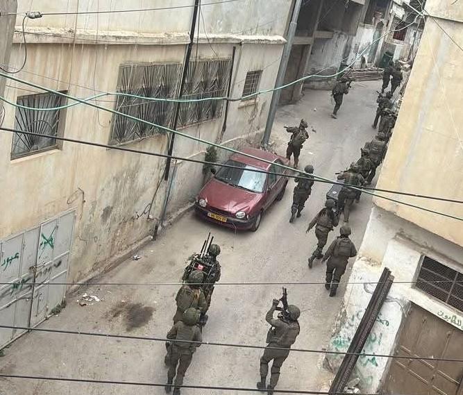 قوات الاحتلال تواصل عملياتها الميدانية شمال وجنوب القدس وسط تصعيد وإجراءات بحق ممتلكات المواطنين