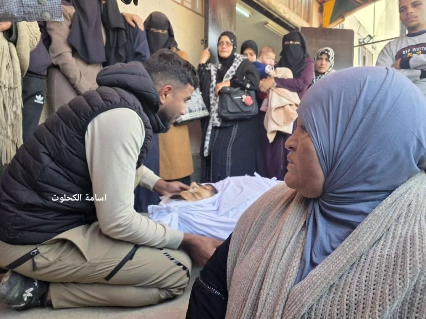 شهداء جدد في دير البلح وخان يونس وسط تحذيرات دولية من انهيار النظام الصحي وتقييد دخول المساعدات